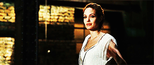 Стать лучше Джоли: Почему Алисию Викандер не рады видеть в роли Лары Крофт