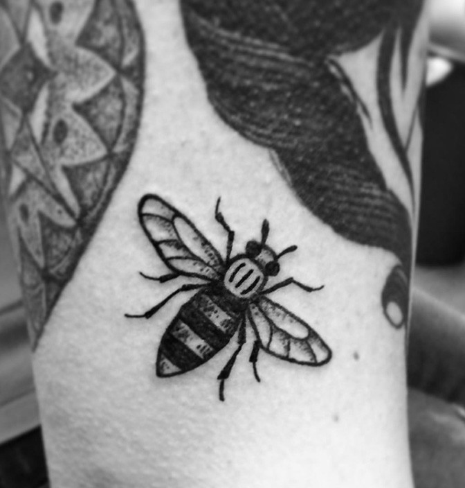 Новый тату-тренд: пчелы как символ силы и единства