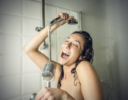 Густые и шелковистые: 7 базовых правил мытья головы