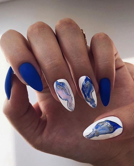 Море на ногтях: стильные варианты синего маникюра