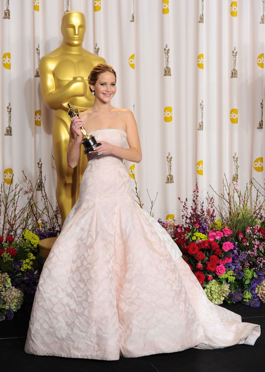 Самые невероятные платья за всю историю премии Оскар (ФОТО)